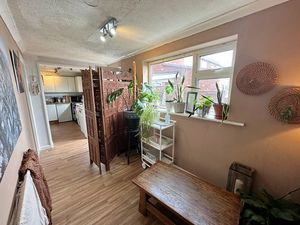 Dining Room- click for photo gallery